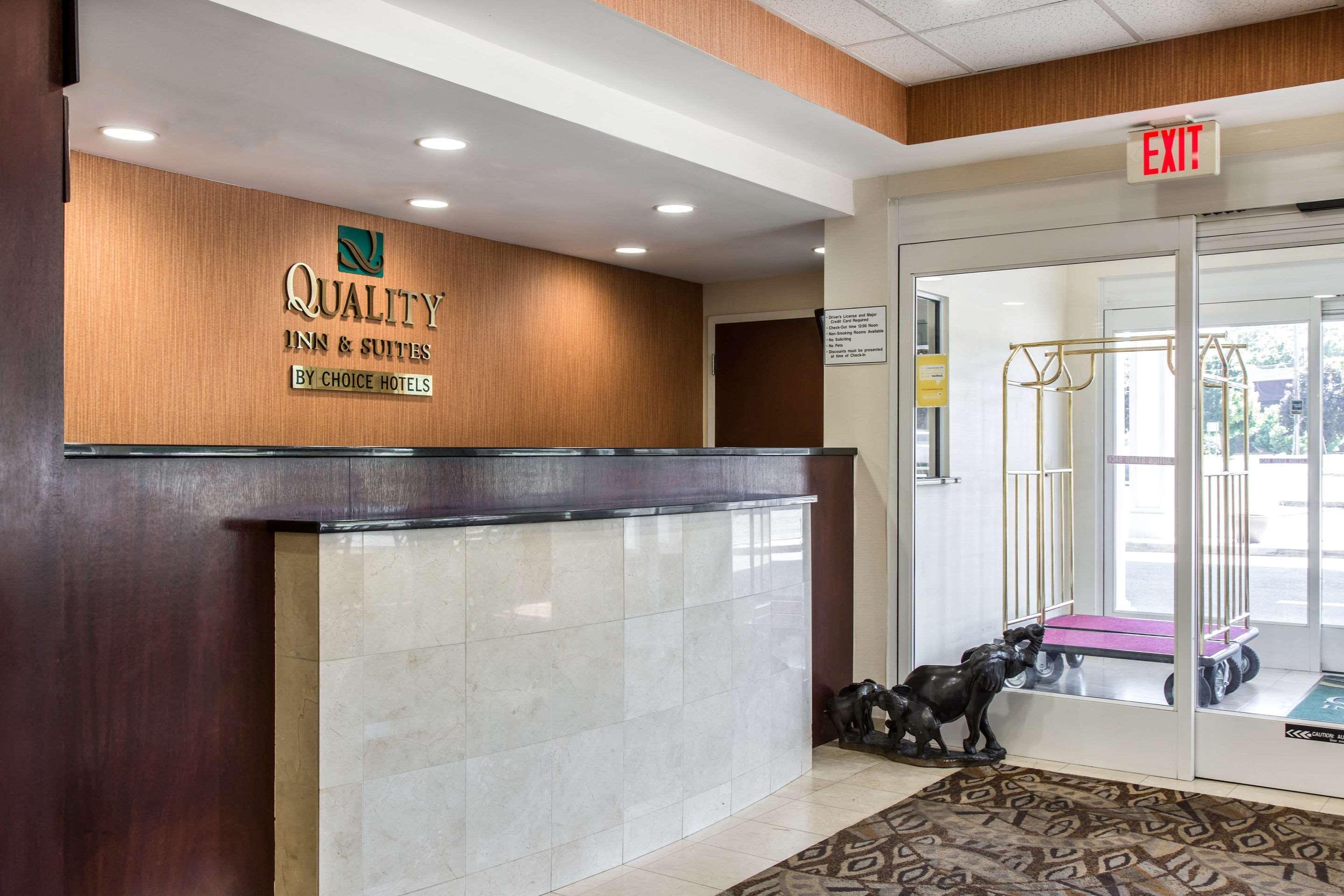 Quality Inn & Suites Danbury Near University מראה חיצוני תמונה